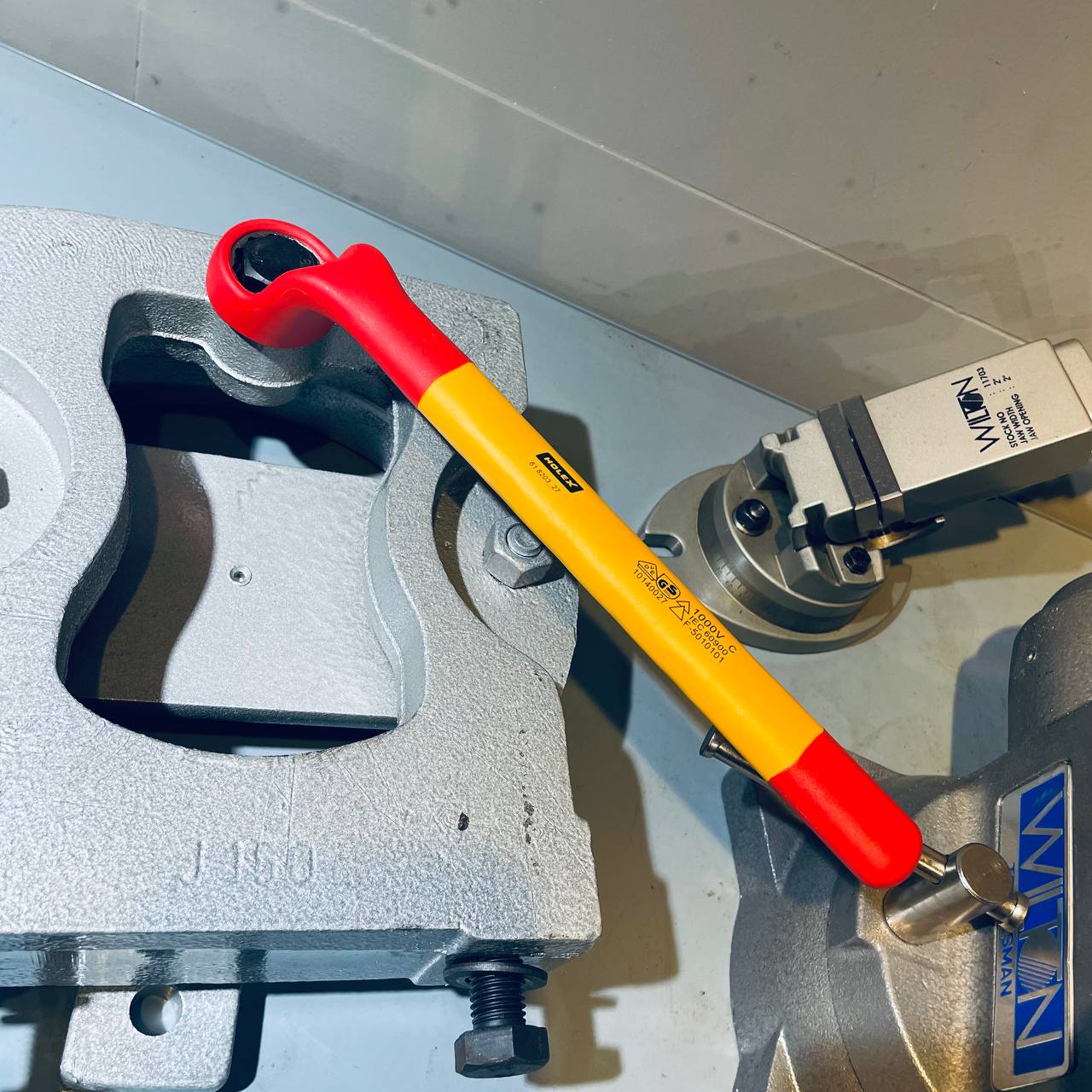 Cờ lê đầu vòng , cách điện 1000V Holex 27mm Cờ lê đầu vòng , cách điện 1000V Holex 27mm
